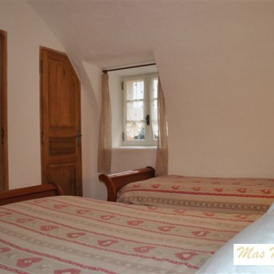 Chambre 5 rouge 3 personnes du rez-de-chaussée