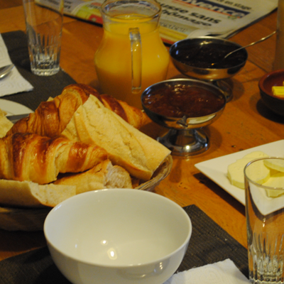 Petit déjeuner copieux au Mas Marican