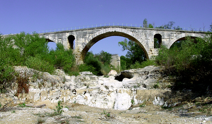 Pont Julien